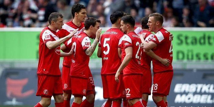 清晨武汉三镇备战德国杯，刷新队史纪录细节曝光，赛场秩序良好，团队化学反应显著(武汉三镇2024年中超联赛最新赛程表)-凯时在线入口